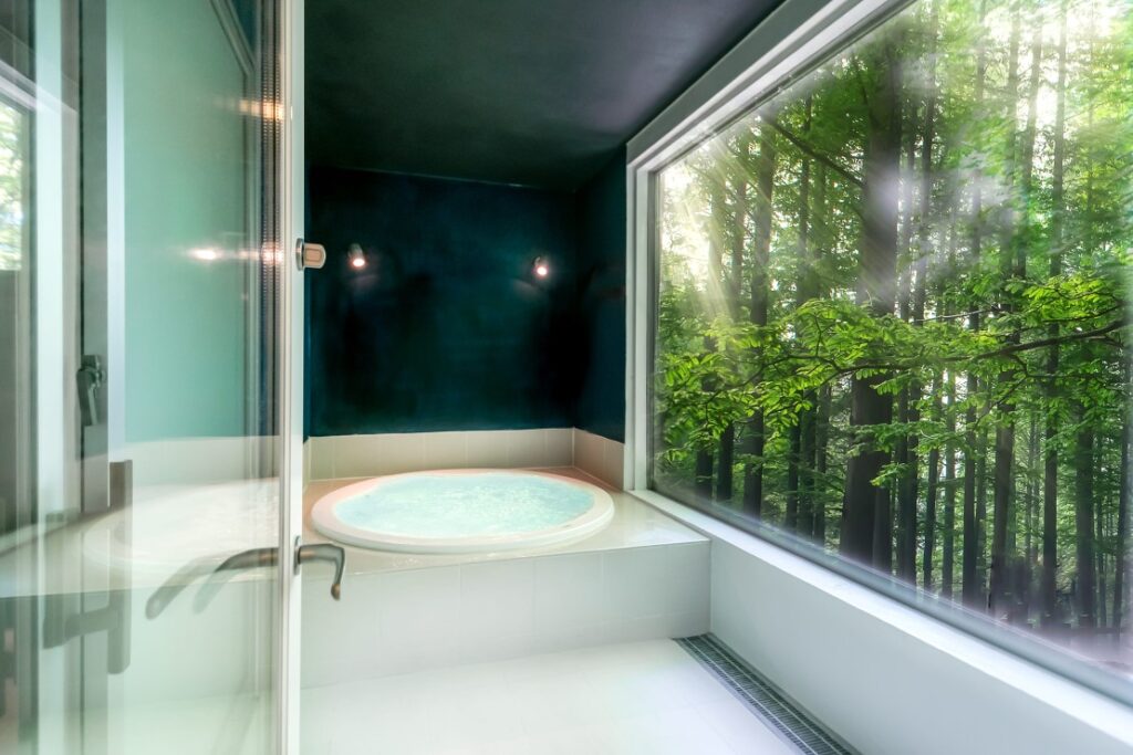 デュエットリゾートHana那須アメリカ｜広い浴室に大きなジャグジー