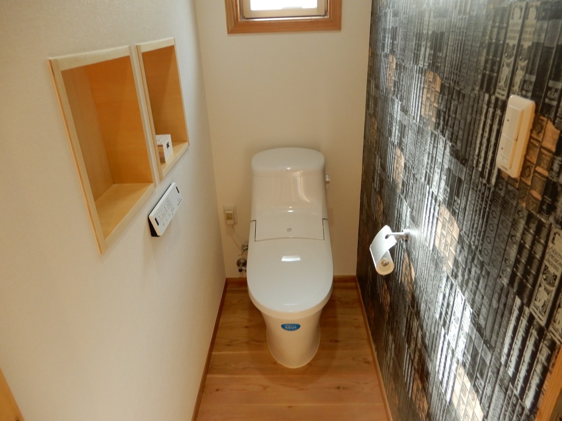 沖縄県 西海岸・東海岸のコテージ｜マムヴィッラIn平安座の写真：浴室横のシャワートイレ