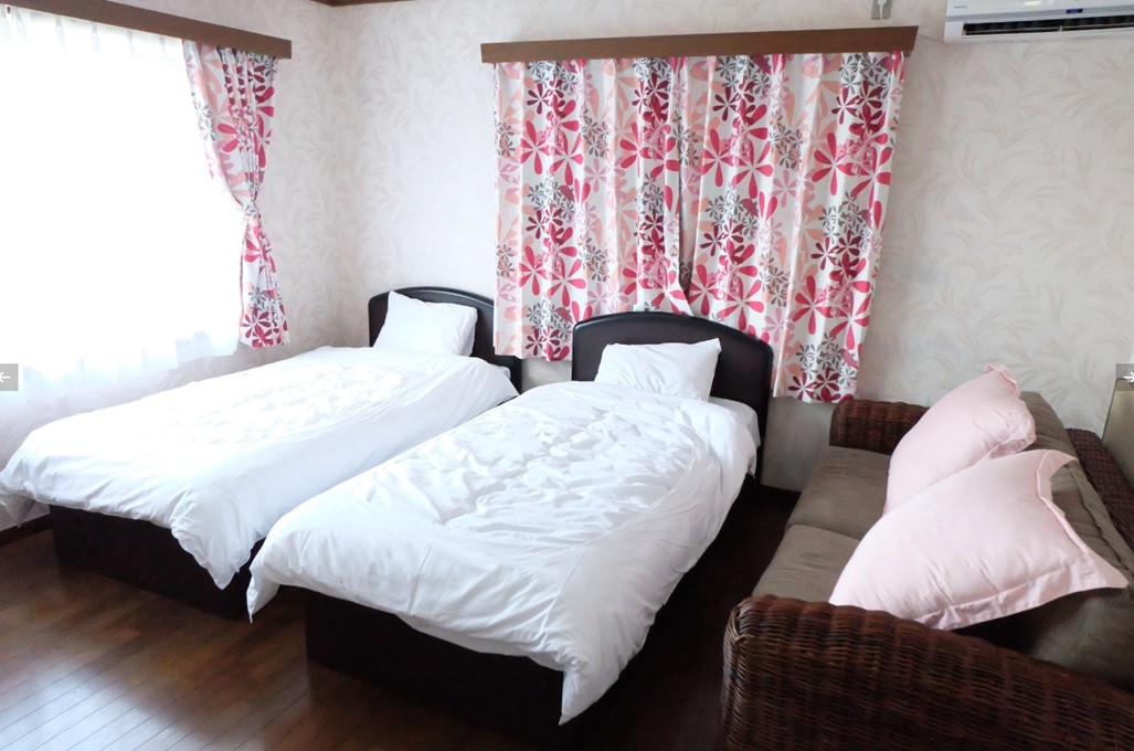 静岡県 熱海の貸別荘・コテージ｜ガーデンBBQと絶景のコテージ　トップビュー熱海の写真：寝室　1Fは2部屋