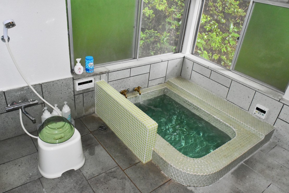 静岡県 伊豆高原のコテージ｜森の中のBBQ場　伊豆高原のコテージ　パルフォーレ伊豆の写真：浴室