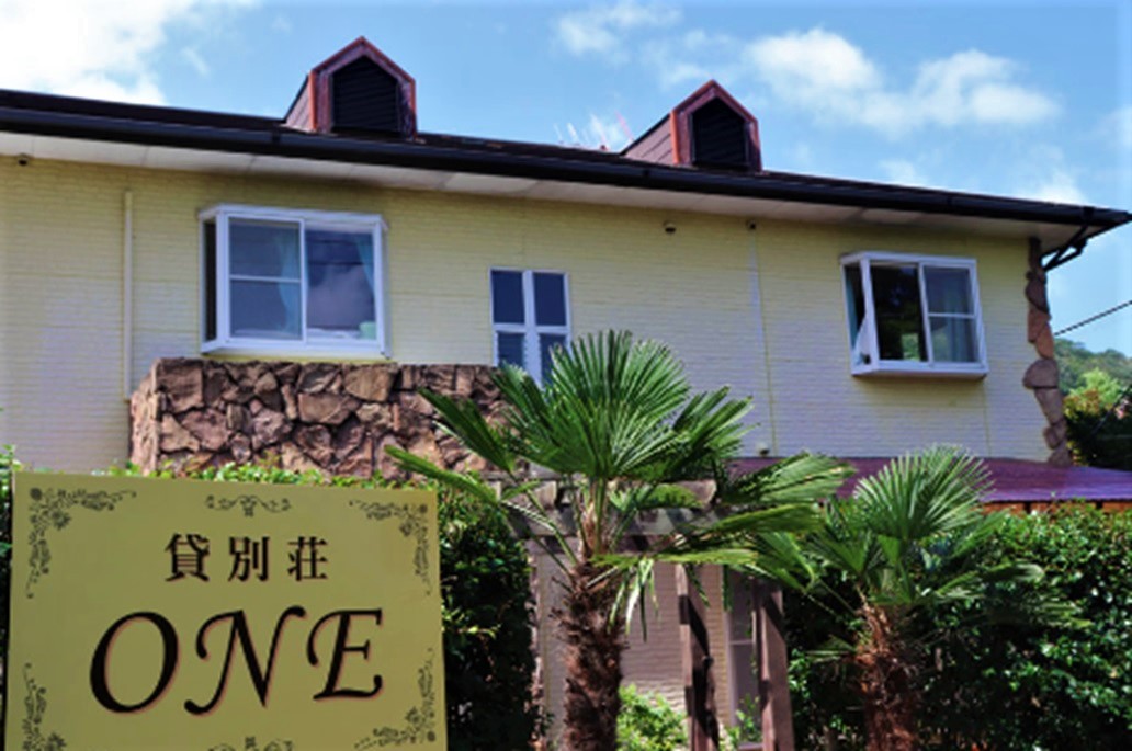 静岡県 伊豆高原のコテージ｜BBQ場（屋根付）とダーツ　貸別荘ONEの写真：外観