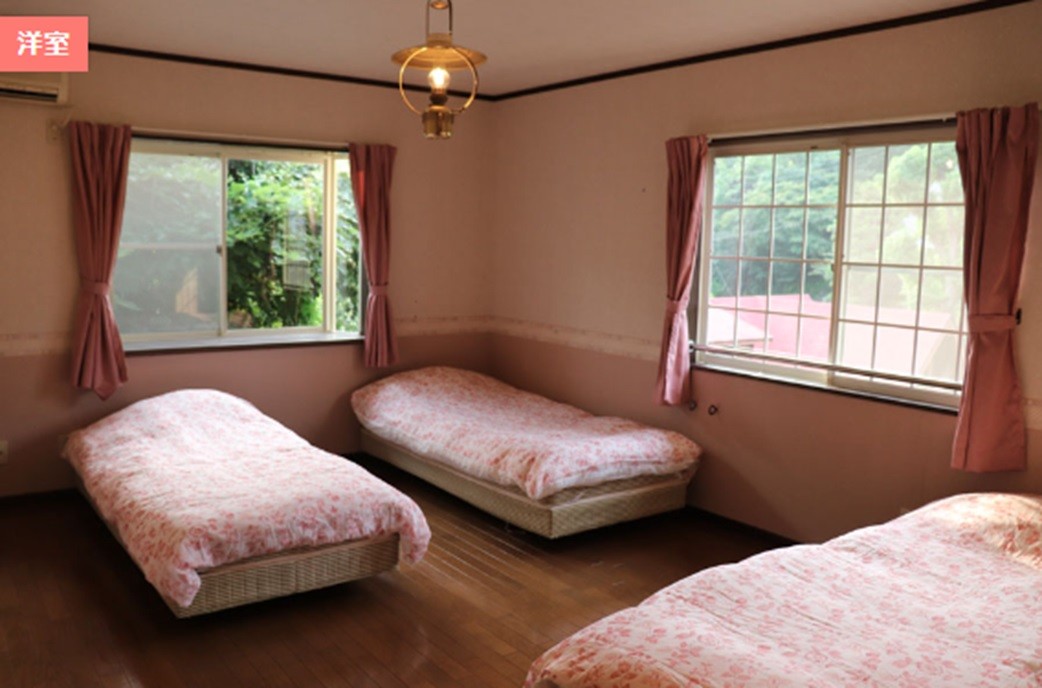 静岡県 伊豆高原のコテージ｜BBQ場（屋根付）とダーツ　貸別荘ONEの写真：客室　ベットルーム