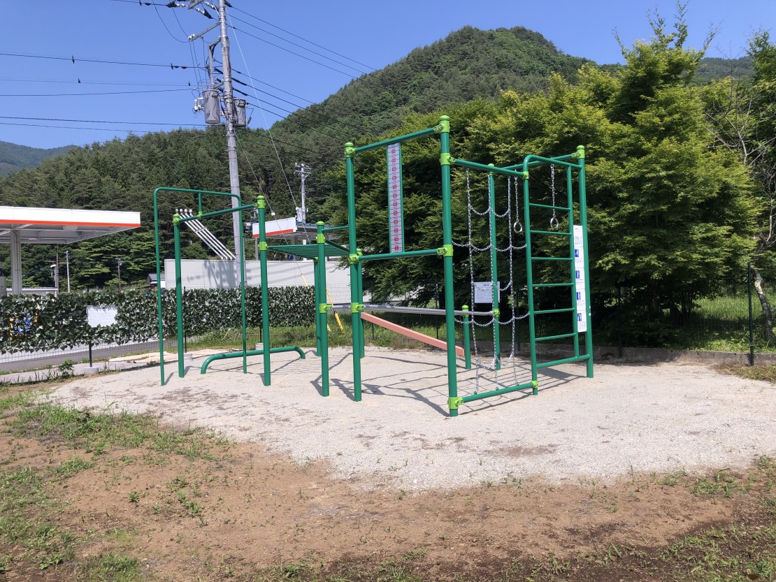 山梨県 河口湖・西湖・富士吉田・精進湖・本栖湖の貸別荘・コテージ｜Ｃｏｔｔａｇｅ Ｈａｒｖｅｓｔ ｔｒｅｅ　トレーラーハウスの写真：アスレチック施設は大人も子供も遊べます。