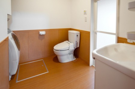 栃木県 那須・板室のコテージ｜ヒコヒココテージ那須の写真：タイプⅢ脱衣所・トイレ