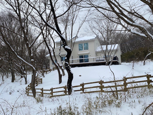 栃木県 那須・板室の貸別荘・コテージ｜那須サウンドヴィラの写真｜雪景色の那須サウンドヴィラです。