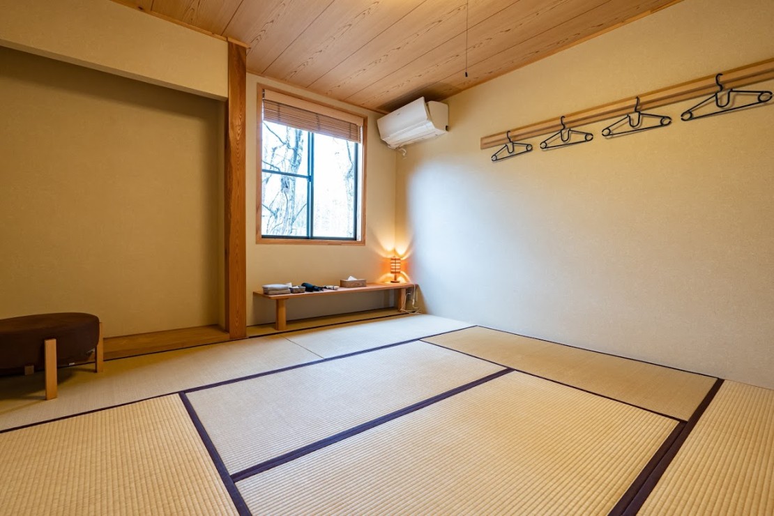 山梨県 八ヶ岳・小淵沢・清里・大泉のコテージ｜TETBURY COTTAGEの写真：和室１部屋、布団は４つご用意しています
