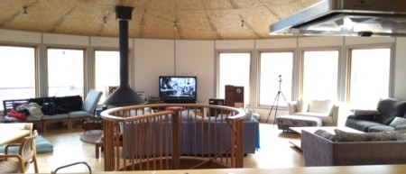 滋賀県 湖西のコテージ｜マキノ山荘の写真：2階リビングとダイニングキッチン50畳