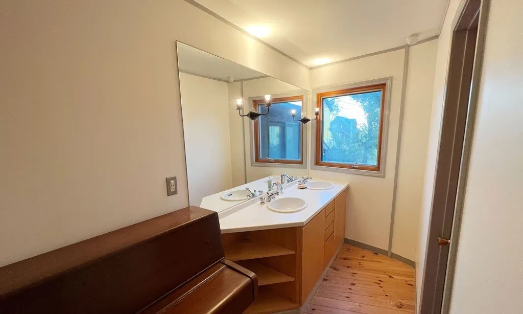 滋賀県 湖西のコテージ｜マキノ山荘の写真：1階洗面台　ヘアードライヤー2台あり