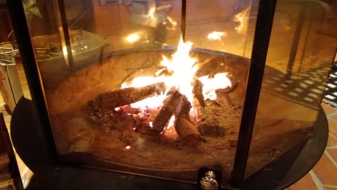 滋賀県 湖西の貸別荘・コテージ｜マキノ山荘の写真：冬は暖炉で