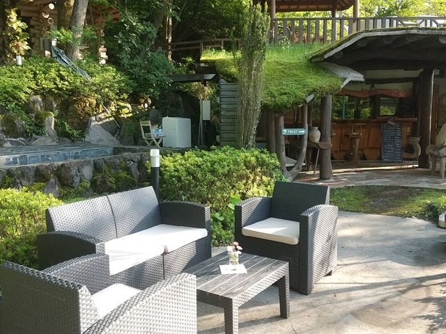 癒しの森スターヒルズ　王様の家　デラックスログハウス｜静岡県・中伊豆｜敷地内に宿泊者専用のカフェがあります。