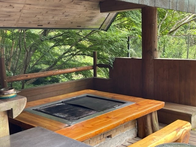 静岡県 中伊豆のコテージ｜癒しの森スターヒルズ　王様の家　デラックスログハウスの写真：専用のBBQハウス