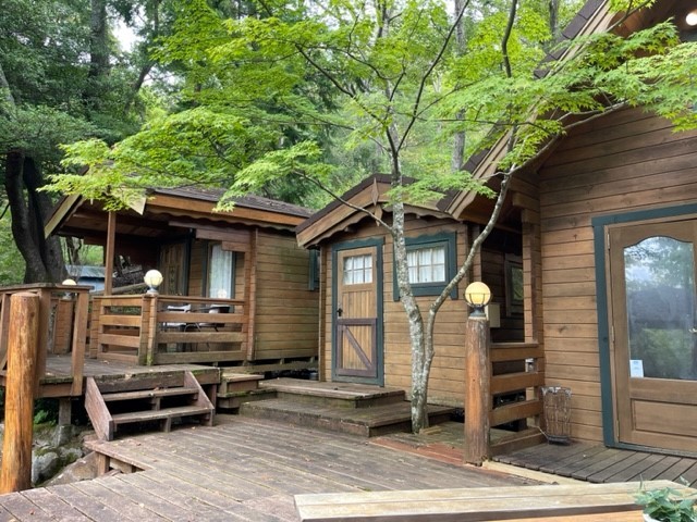 静岡県 中伊豆のコテージ｜癒しの森スターヒルズ　キキの家の写真：広いテラスはアウトドアリビングとして楽しめます。