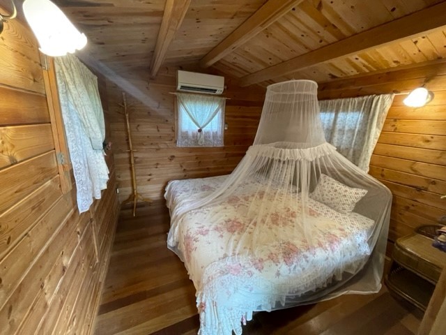 静岡県 中伊豆のコテージ｜癒しの森スターヒルズ　キキの家の写真：可愛い寝室