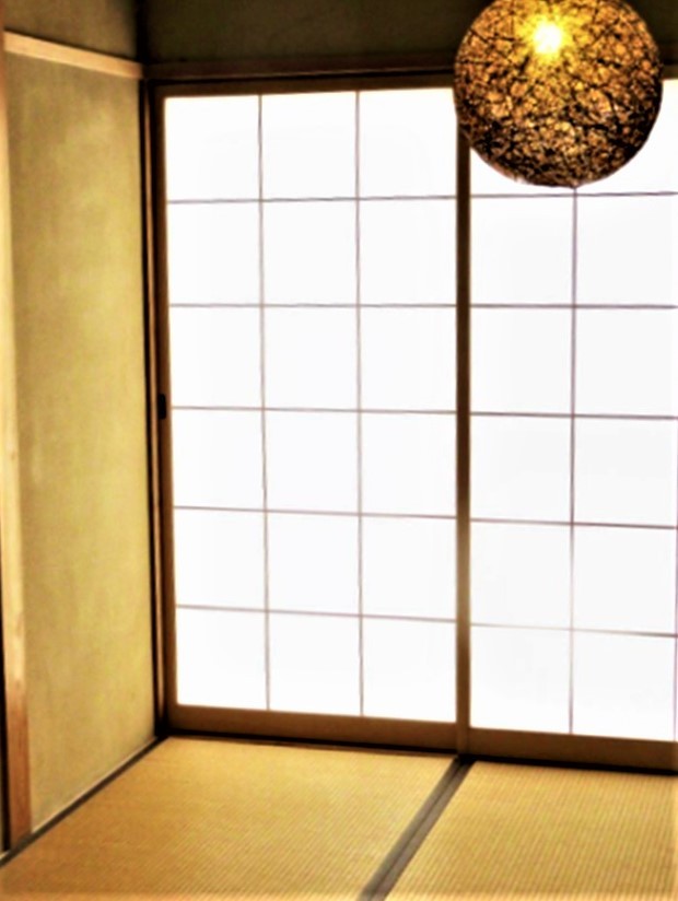 静岡県 伊豆高原のコテージ｜屋根付きBBQ場（東屋）黒べいの写真：和モダン