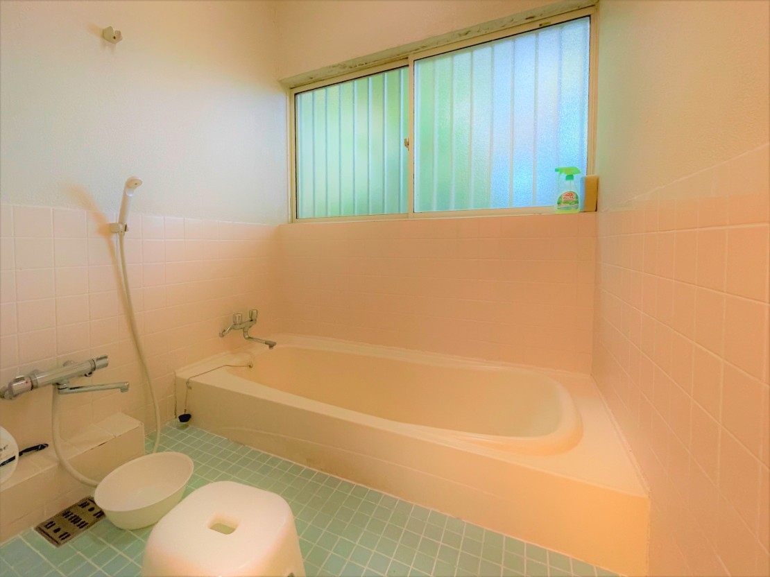 静岡県 伊豆高原のコテージ｜屋根付きBBQ場（東屋）黒べいの写真：浴室