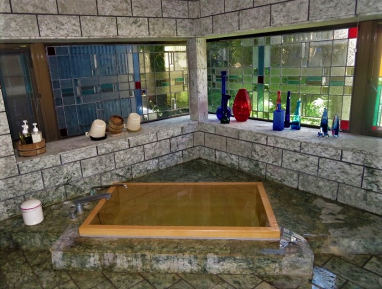 静岡県 伊豆高原のコテージ｜芝生のドックランとBBQのオーシャンフロントコテージ　伊豆ステラハウスの写真：温泉浴室