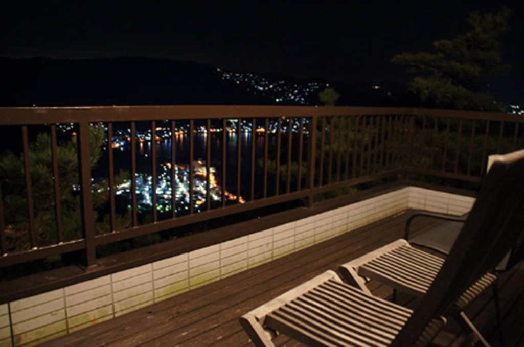 静岡県 熱海の貸別荘・コテージ｜熱海の海を一望、温泉と屋根付きBBQを備えたコテージ　マリンクルーズ熱海の写真：夜景