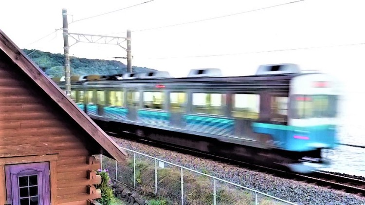 静岡県 東伊豆のコテージ｜オーシャンフロントログハウス　フリージアⅡの写真：鉄道の撮影ポイントです