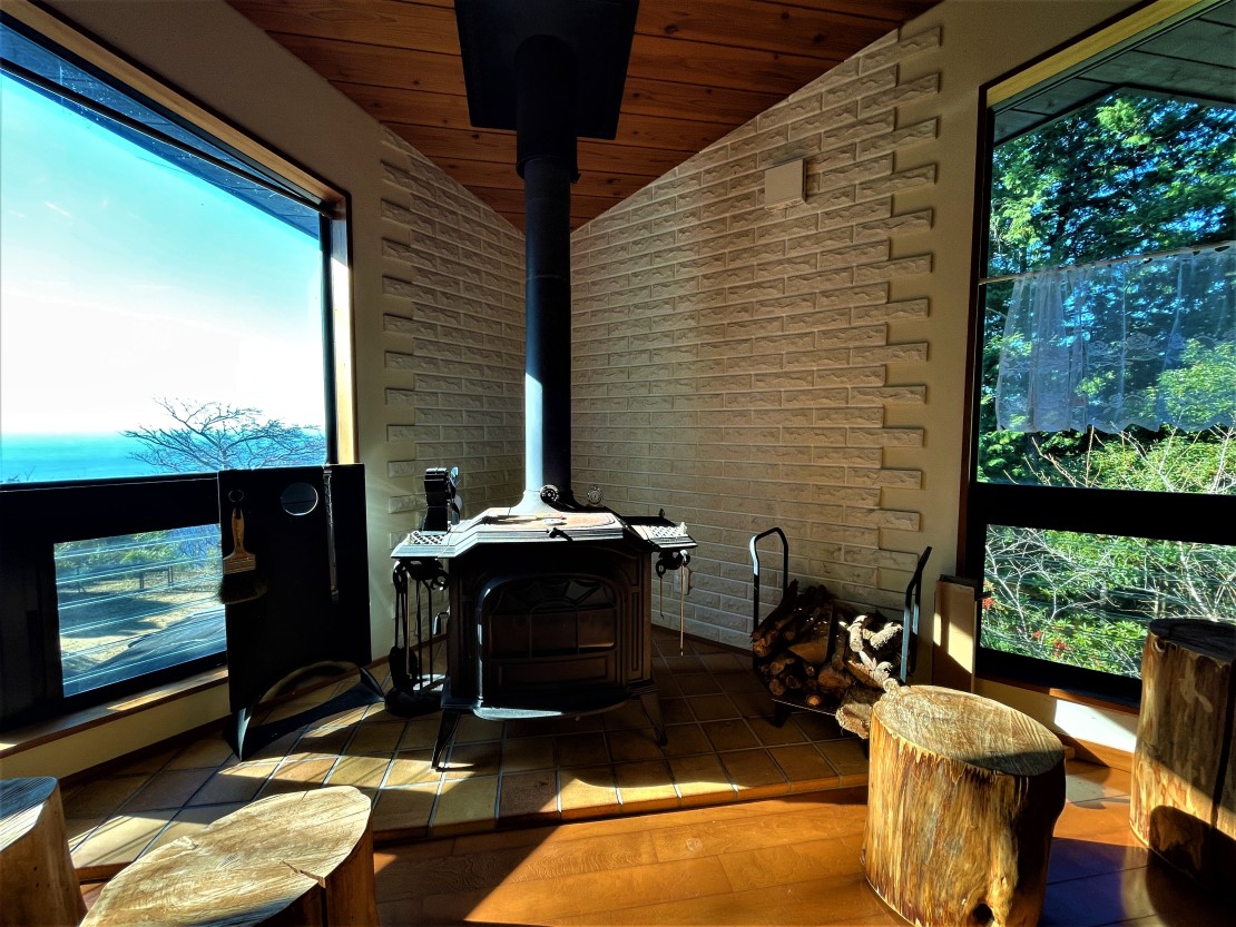 静岡県 西伊豆のコテージ｜海と山に囲まれたhidden cottage　SAVANAQ【3879】の写真：薪ストーブ（宿泊者無料）