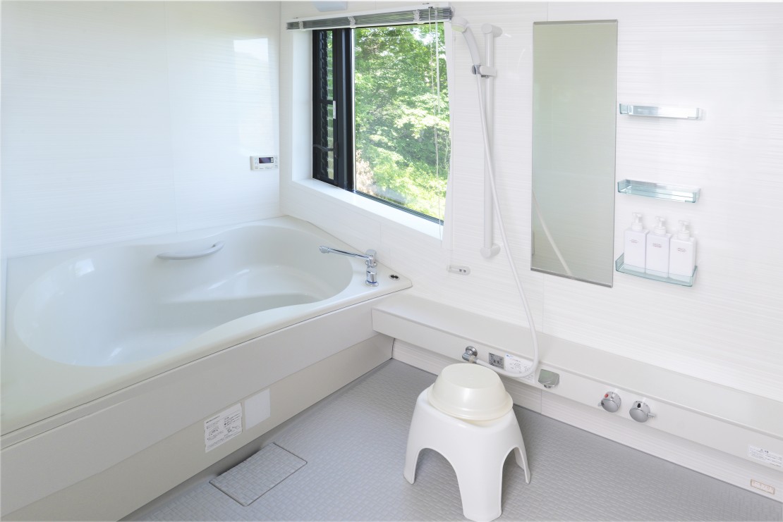 静岡県 熱海の貸別荘・コテージ｜ブランの写真｜浴室。通常の家庭より大きいゆったりサイズです。