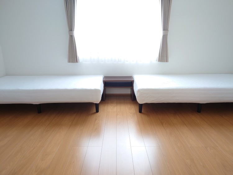 栃木県 那須・板室のコテージ｜那須の中心　アーバンリゾート　キャピタルウッズ 那須の写真：明るく清潔な寝室