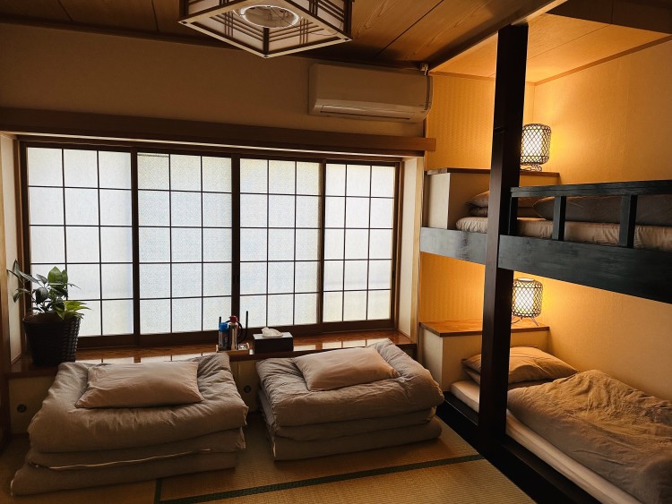 静岡県 熱海のコテージ｜熱海天海ヴィラ/ Atami Tenkai Villaの写真：和室（2段ベッドと座布団2セット）