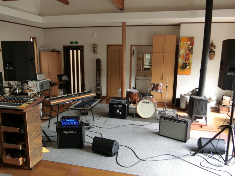 静岡県 熱海のコテージ｜スタジオ・ウーハの写真：音楽スタジオに早変わり