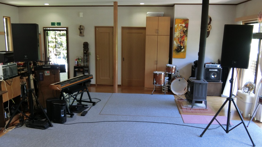静岡県 熱海の貸別荘・コテージ｜スタジオ・ウーハの写真：スタジオ・ウーハのリビング