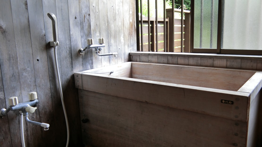 静岡県 熱海の貸別荘・コテージ｜スタジオ・ウーハの写真：古代檜風呂