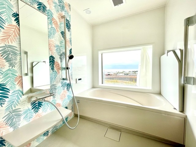 千葉県 勝浦・鴨川のコテージ｜BEACH HOUSE 鴨川の写真：海が見渡せる2階浴室。