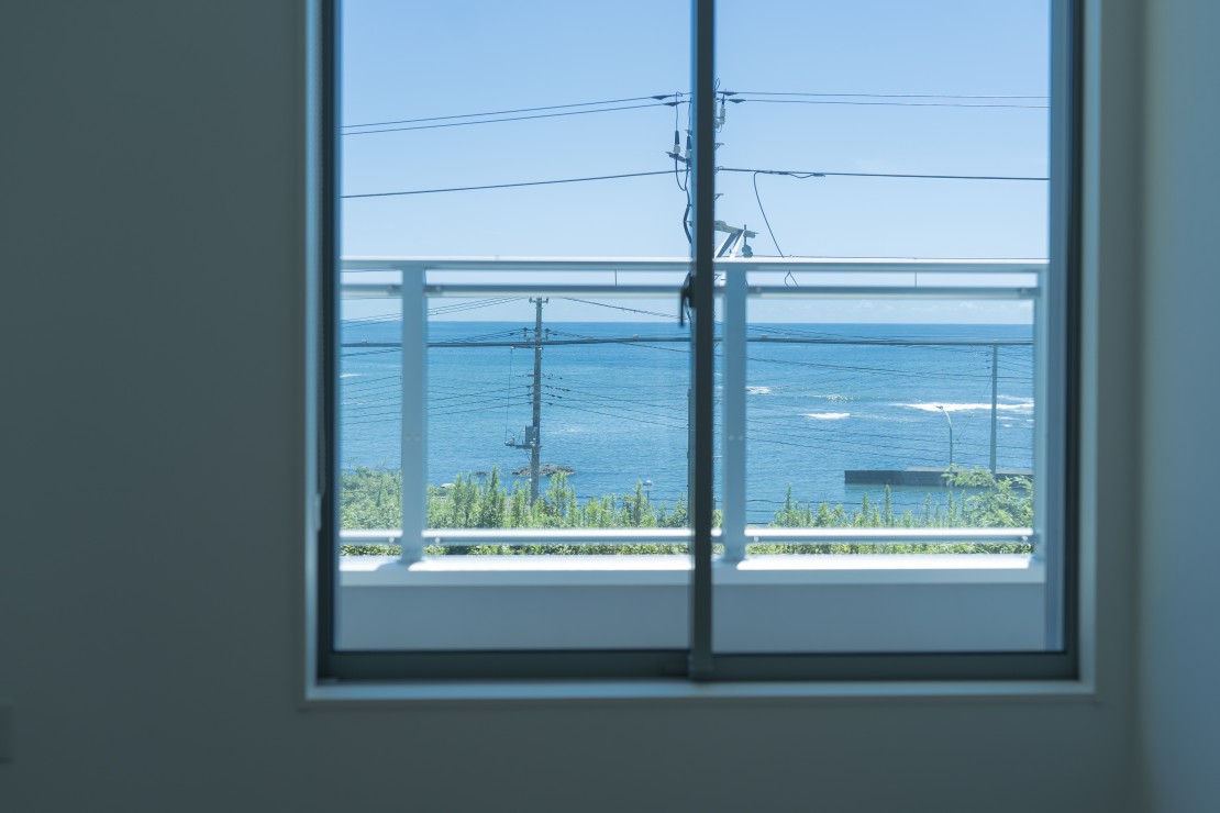千葉県 勝浦・鴨川の貸別荘・コテージ｜tetoの写真：２階洋室からの眺め。一面に太平洋が広がります。