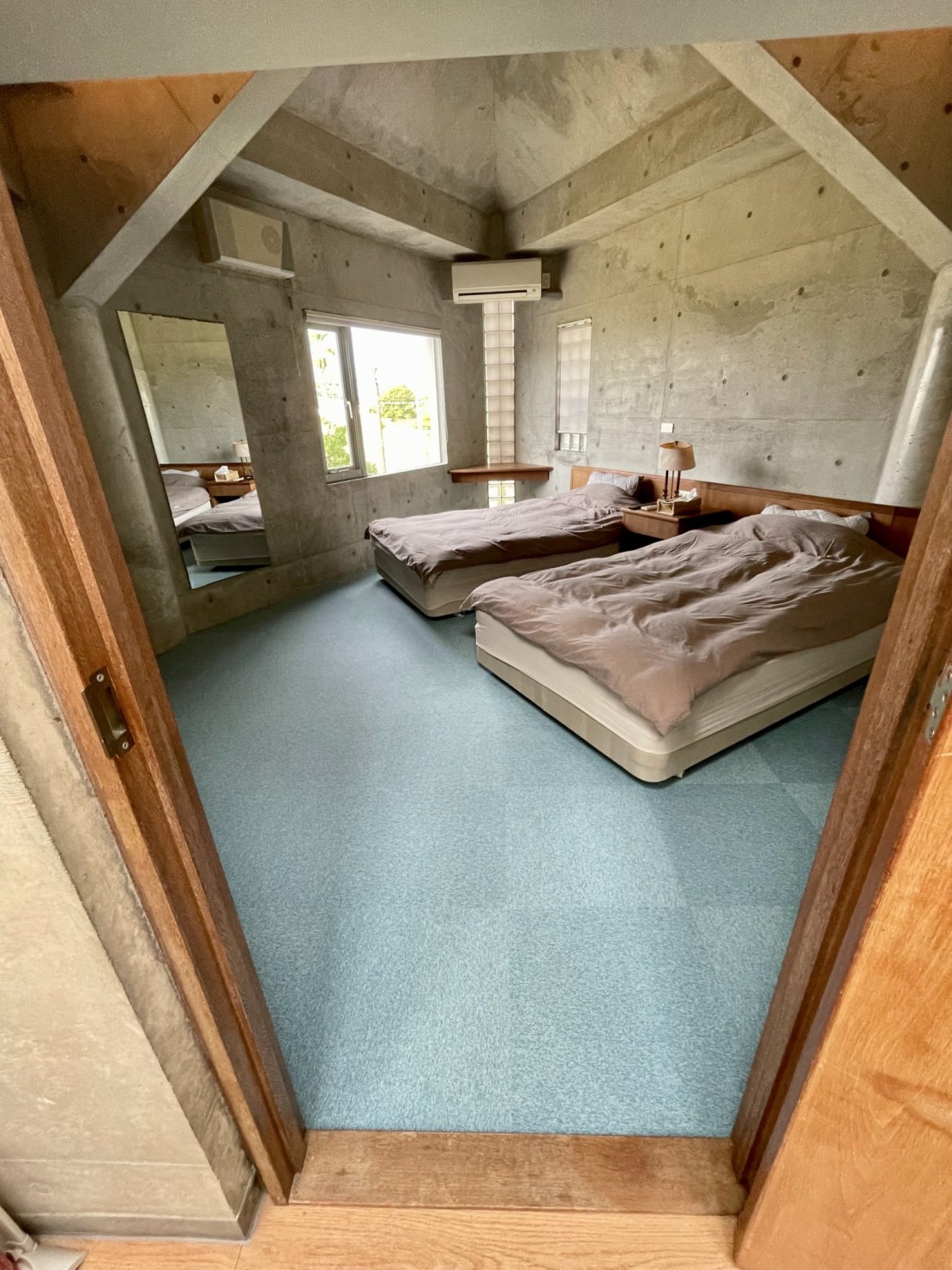 和歌山県 勝浦・串本・すさみの貸別荘・コテージ｜八角屋根の家太地の写真：シングル×2の洋室が二部屋あります。