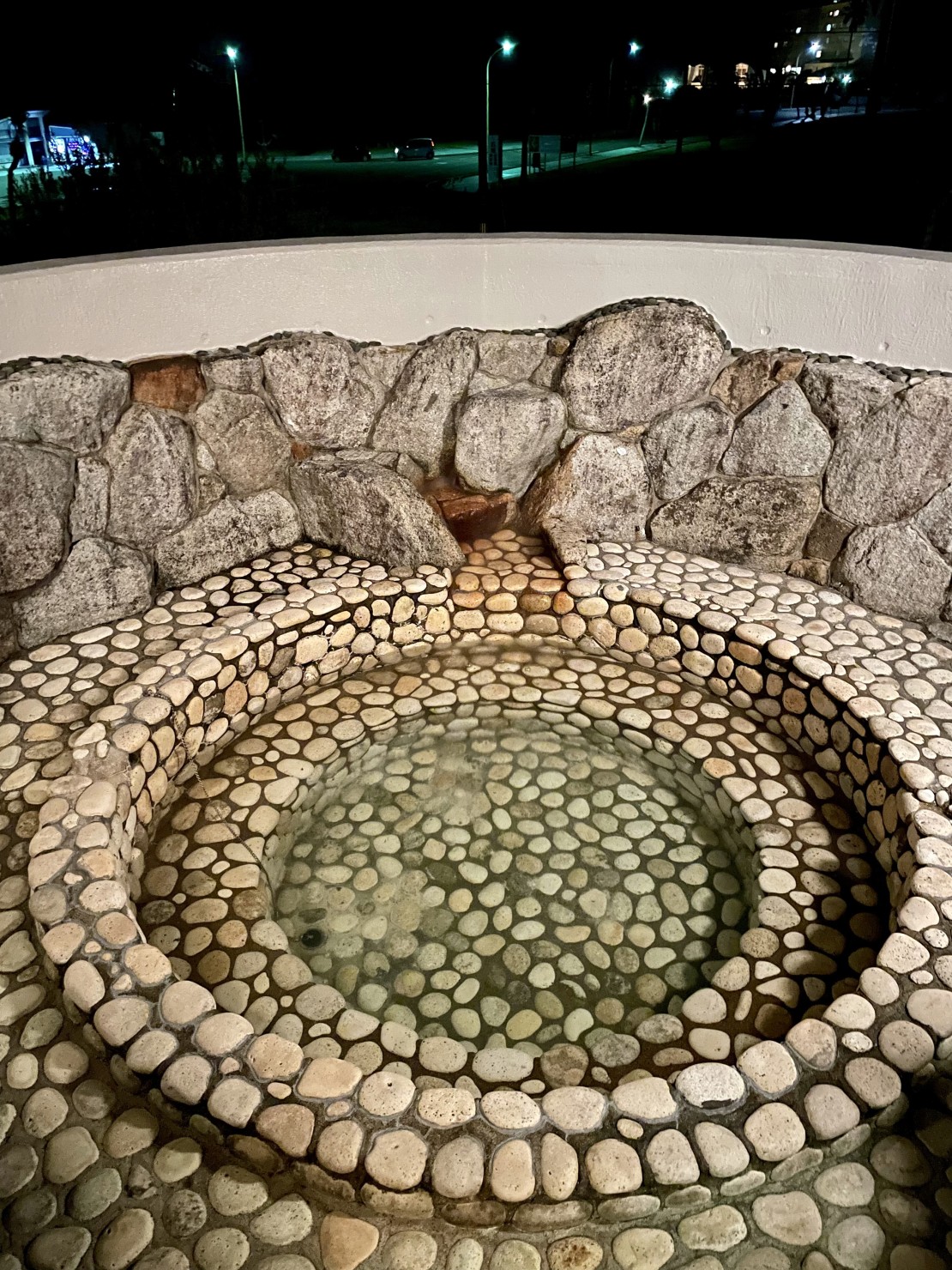和歌山県 勝浦・串本・すさみのコテージ｜八角屋根の家太地の写真：露天風呂。天然温泉です。