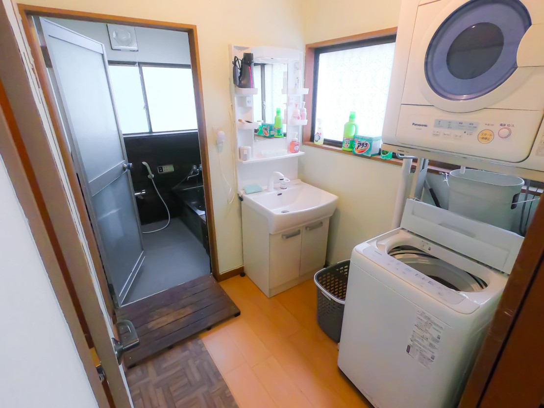 群馬県 万座・嬬恋・北軽井沢のコテージ｜アウトドア貸切別荘北軽井沢Ⅰの写真：洗濯機、乾燥機を自由にお使いいただけます
