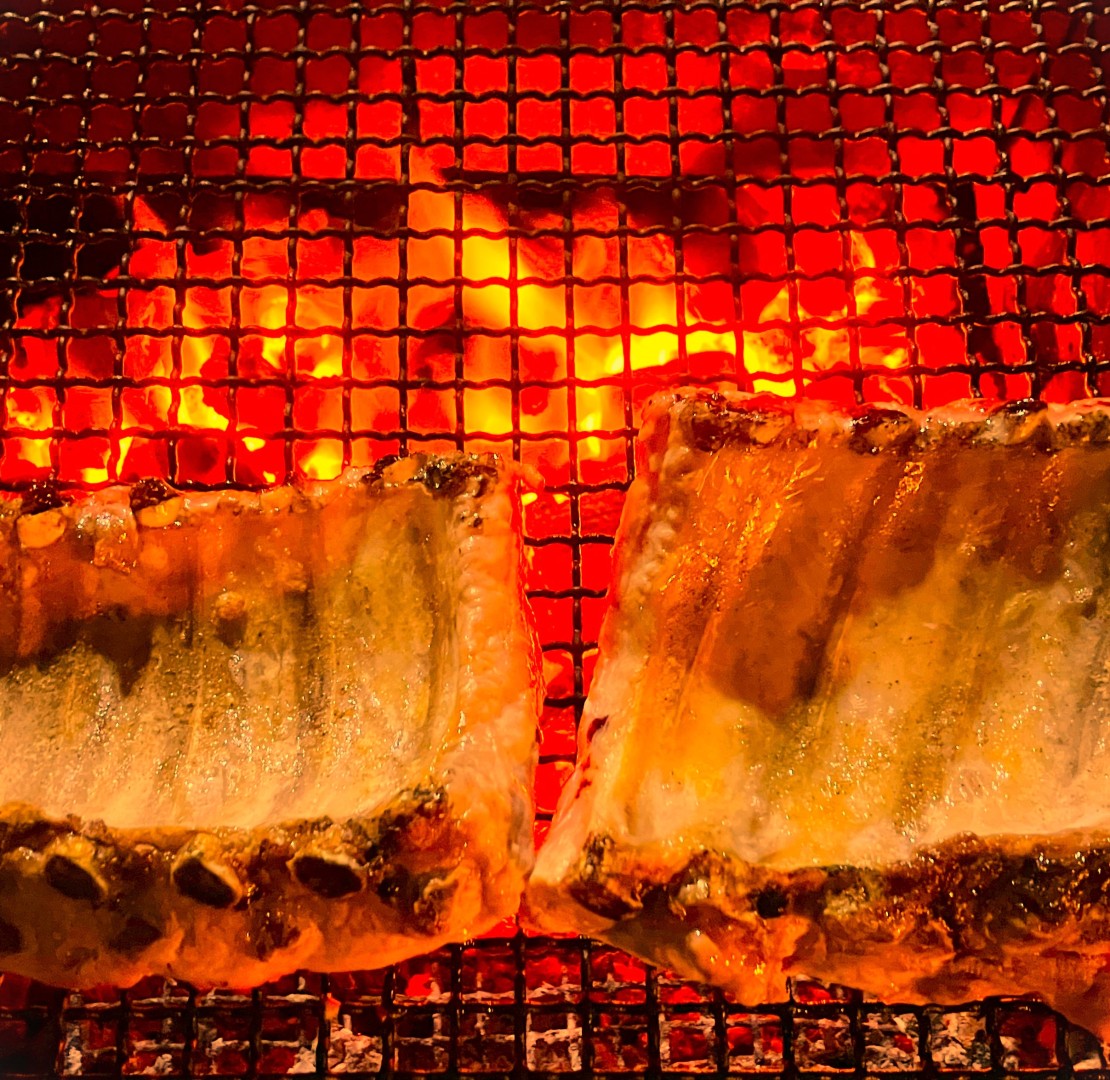 千葉県 木更津・君津・富津のコテージ｜金谷バナナハウスの写真：七輪でじっくりお肉を炭火焼き！ひと味UPするお肉の旨みを堪能しよう♪