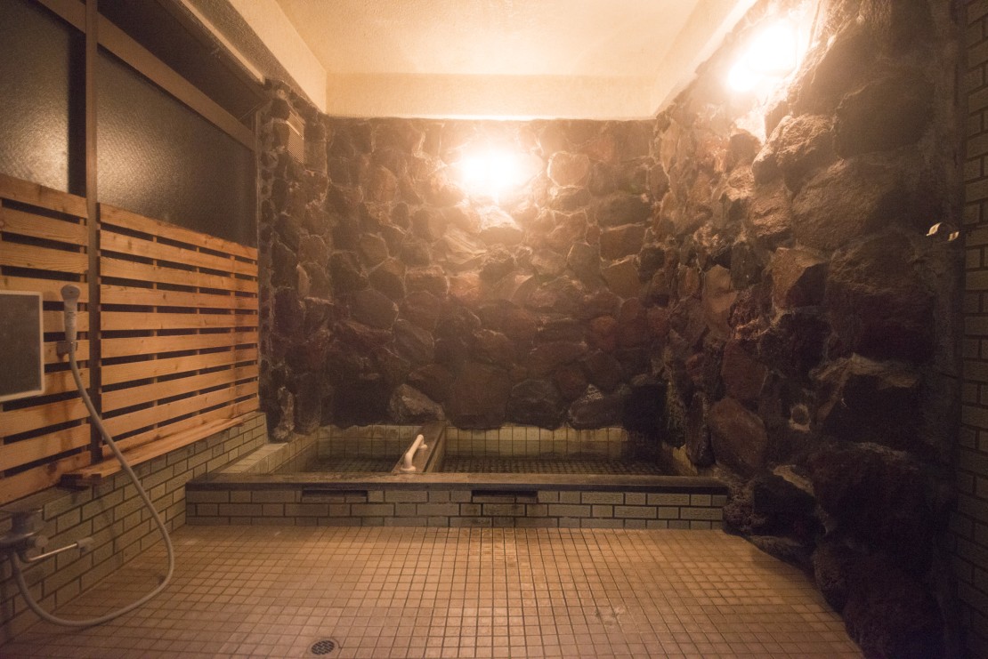 鹿児島県 霧島のコテージ｜おもや彩　OmoyaSaiの写真：天然温泉　岩風呂