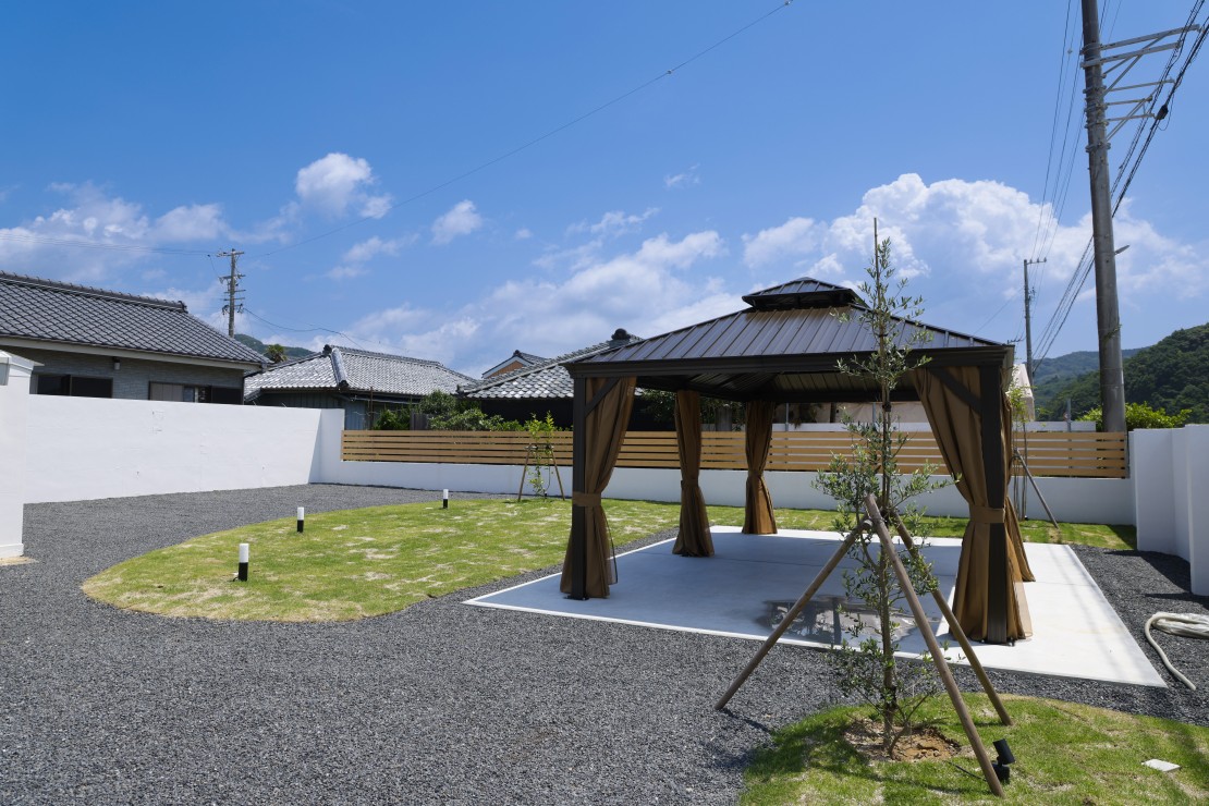 三重県 志摩のグランピング｜VILLA SOUTH COAST SHIMAの写真：■BBQ棟■外観
屋根付きBBQ棟もご利用可能