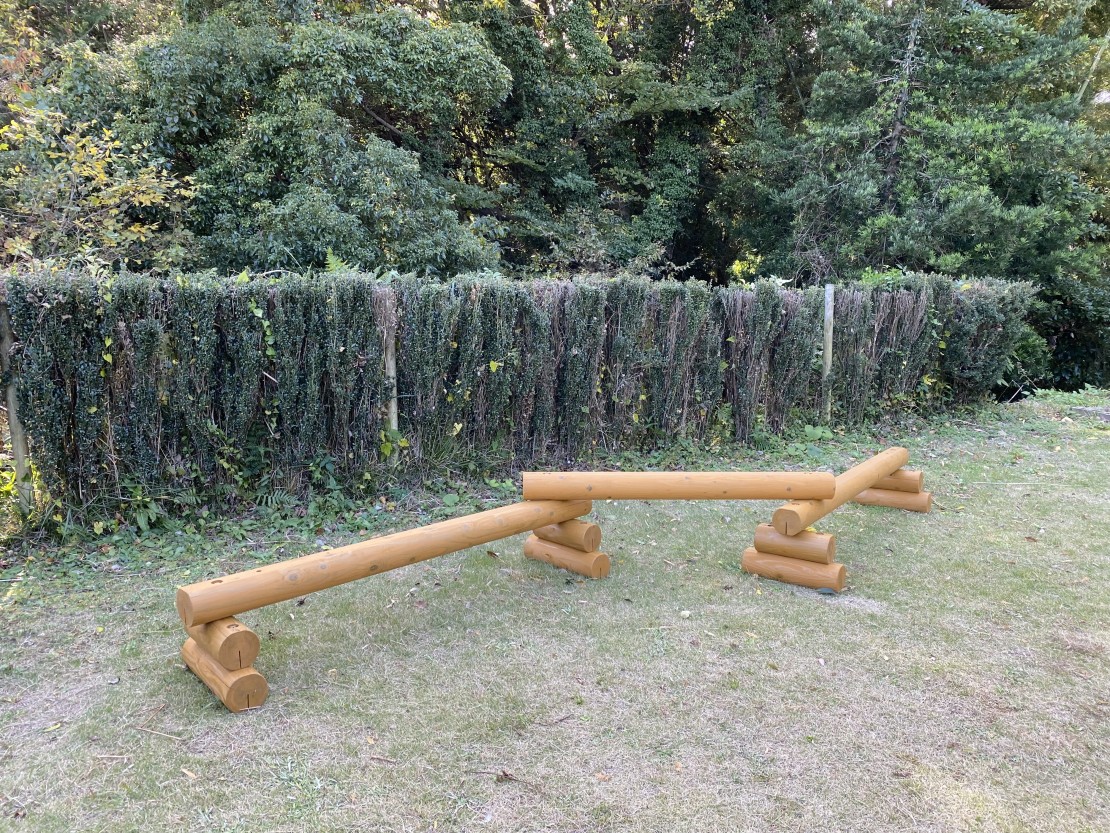 静岡県 伊豆高原のコテージ｜ラシェール南川奈の写真：遊具　木製平均台