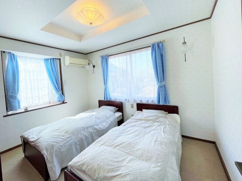 静岡県 伊豆高原のコテージ｜ヴィラセリーヌの写真：洋室 bed room