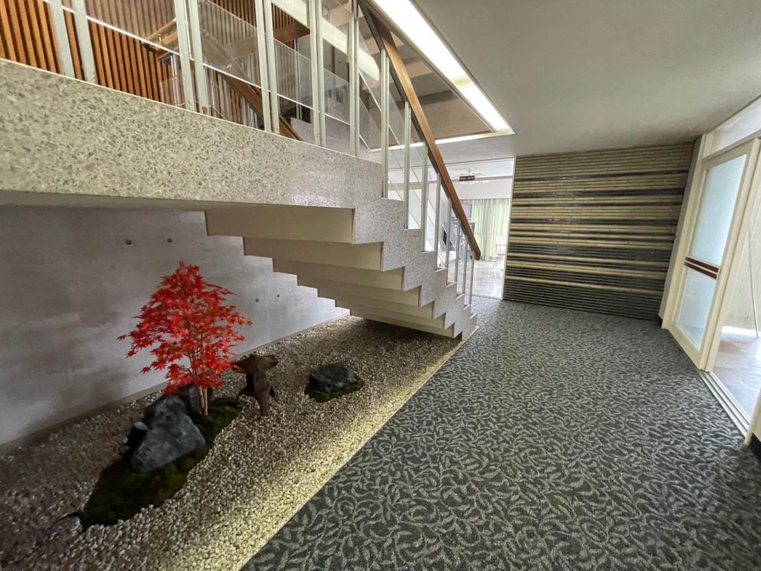 静岡県 伊東・宇佐美・川奈のコテージ｜源居　花見の写真：階段 stairway