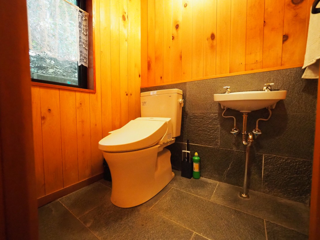 静岡県 熱海のコテージ｜熱海ドーム山荘の写真：トイレ toilet