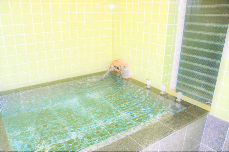静岡県 熱海のコテージ｜熱海アトリエの写真：御影石浴槽の温泉