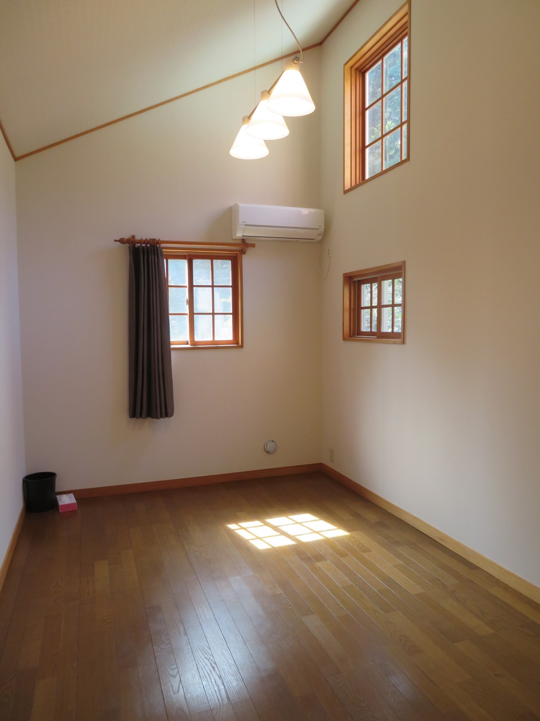 静岡県 熱海のコテージ｜熱海アトリエの写真：洋室２ flooring room 2