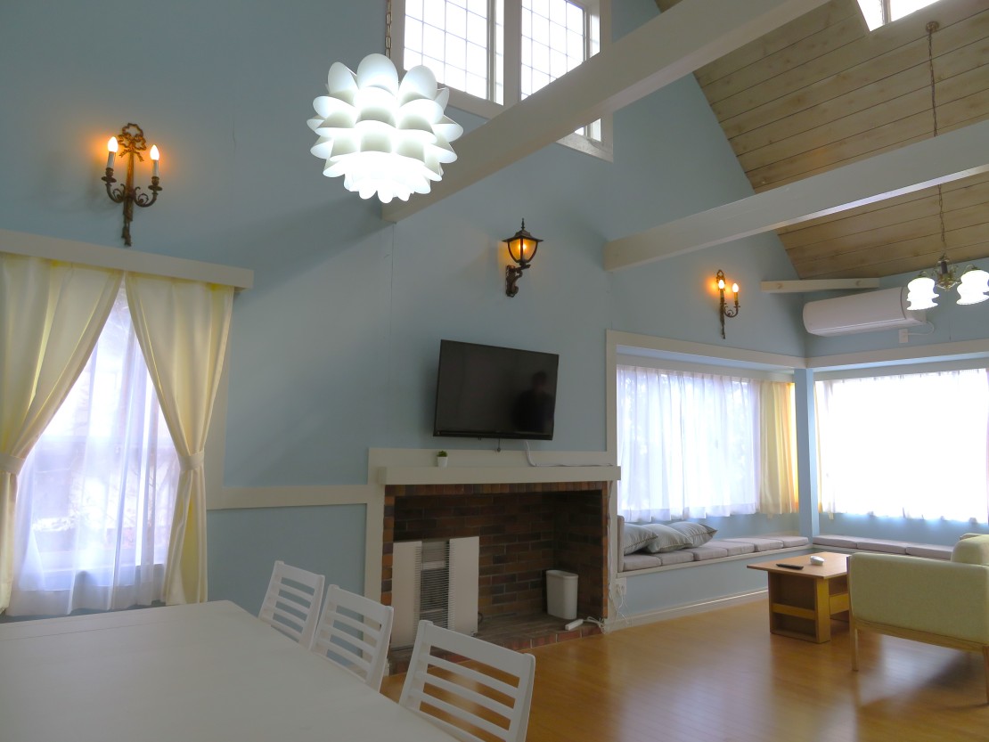 静岡県 伊豆高原のコテージ｜伊豆シュガーハウスの写真：リビング&ダイニング living & dining