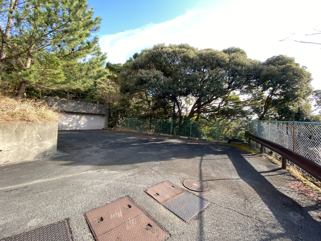 静岡県 下田・白浜のコテージ｜Soft wind 風の写真：駐車場６台　parking 6 cars