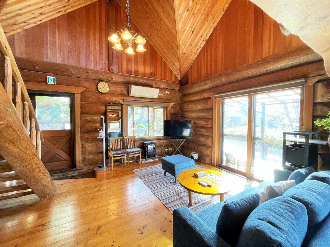 静岡県 伊豆高原のコテージ｜ウッドペッカーの写真：リビング　living