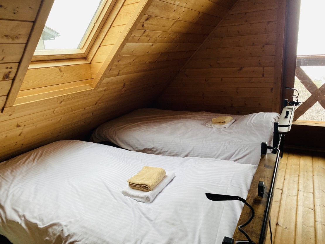 Spa and View COZY HOUSE (スパアンドビュー　コージーハウス）｜静岡県・東伊豆｜清潔感のあるシンプルな寝室。