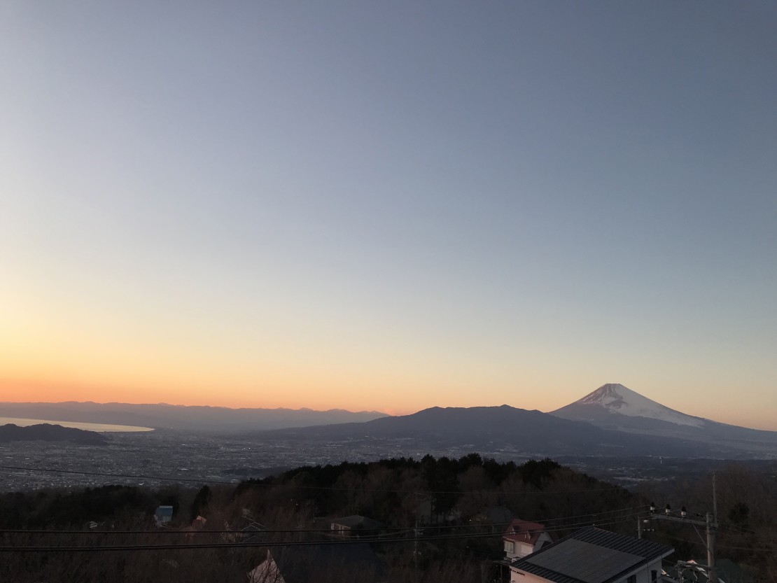 【全国旅行支援割引可】南箱根タントンハウス｜静岡県・中伊豆｜施設屋根から撮影した富士山の風景