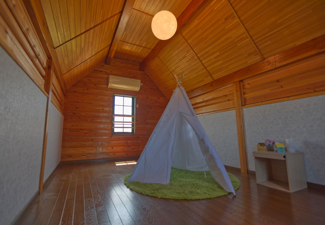 ocean resort mint｜千葉県・館山・南房総｜３階のお部屋には小さなテントが！
子供もワクワクします。