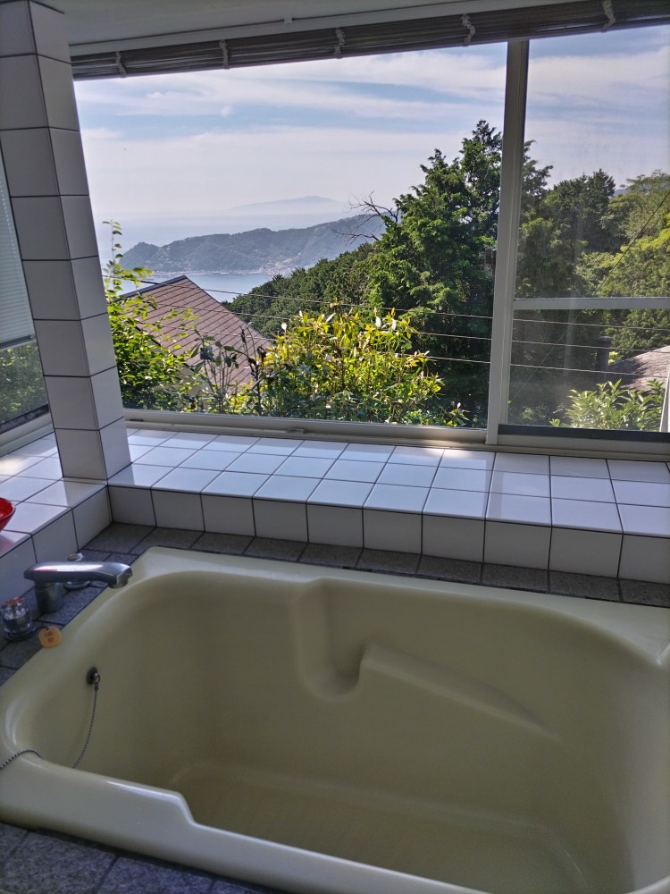 静岡県 熱海のコテージ｜熱海パレアナの写真：お風呂もオーシャンビュー